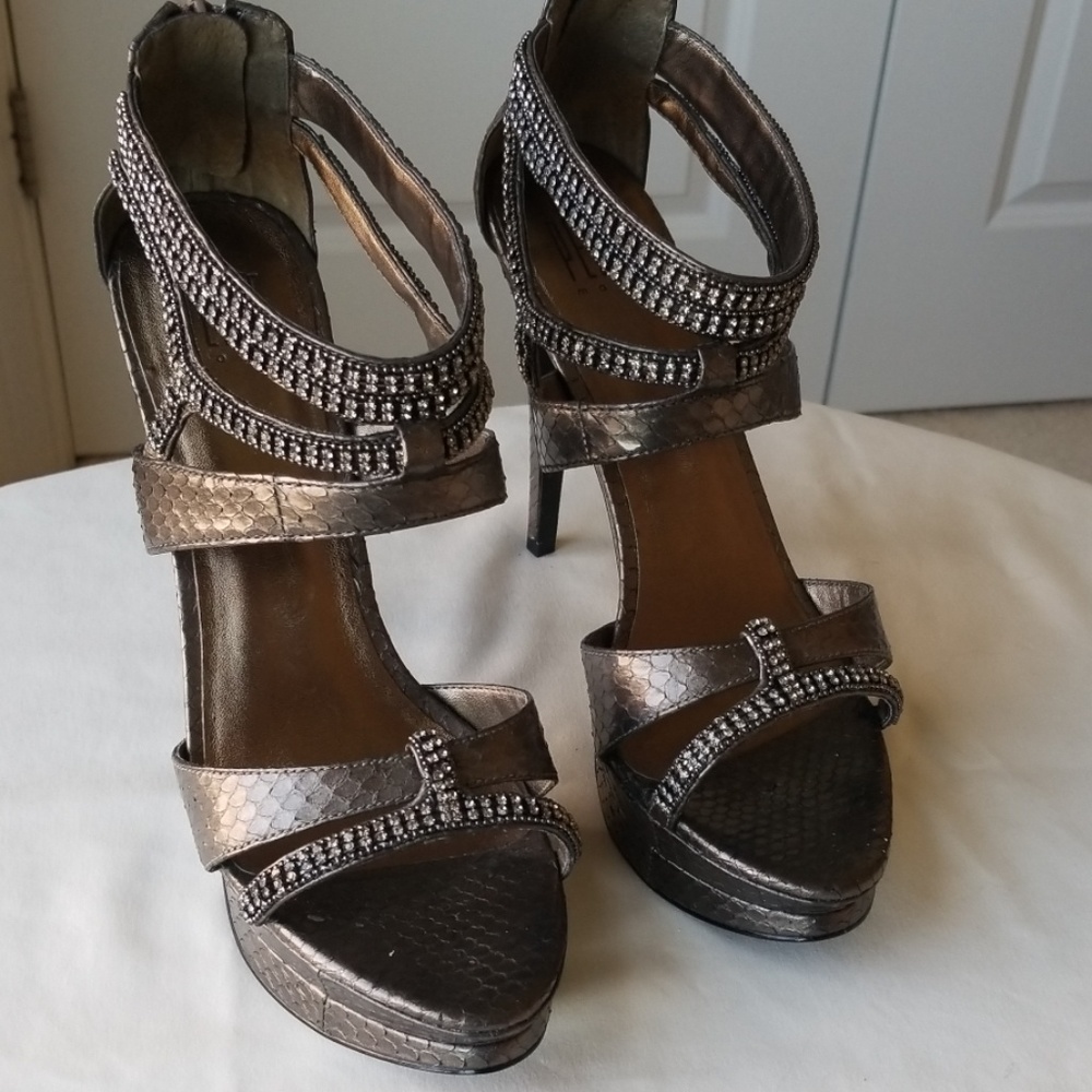 Pelle Moda Strap Platform Sandal